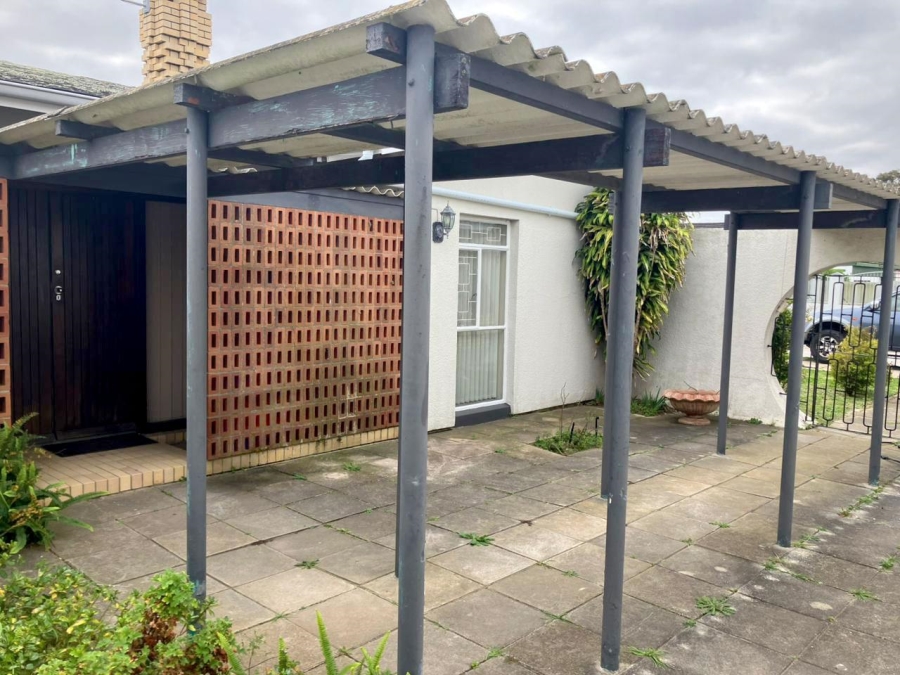 4 Bedroom Property for Sale in Kabega Park Eastern Cape